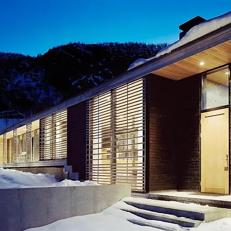 Architectural Gem With Ski-in Ski-out In Ferienhaus *